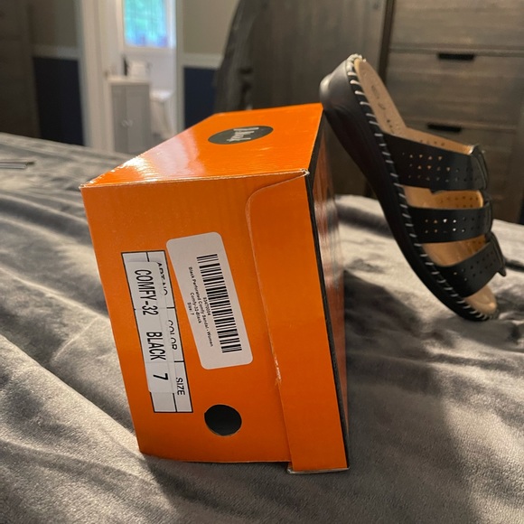 Leather sandals - Picture 2 of 3